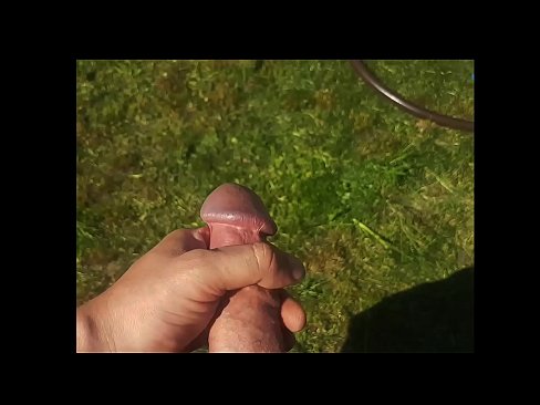 ❤️ گرم hottie پنهنجي گلابي pussy fucked حاصل ڪري ۽ هڪ اونهاري جي باغ ۾ squirt سان cums ❤️❌  ﹏